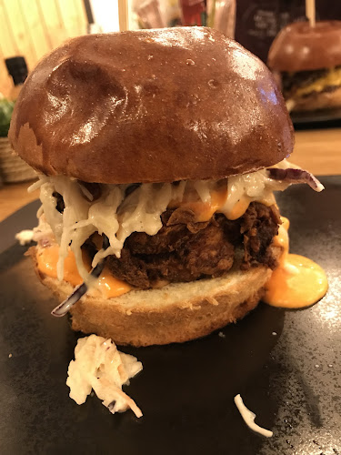 BOOTL’ S BURGERS & MORE - Maribor