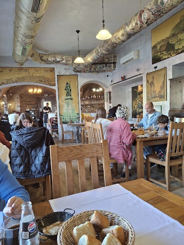 Vodnikov trg 2, 1000 Ljubljana