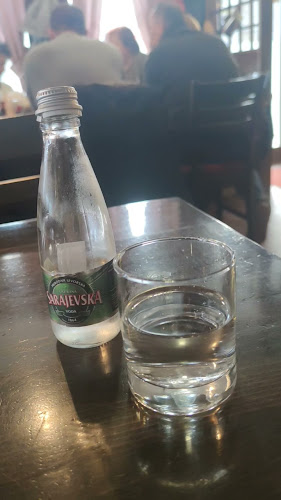 Opinii despre Deset v Pol în Ljubljana - Gastronomija in gostinstvo