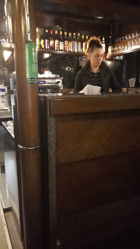 Ježek Bar - Gastronomija in gostinstvo