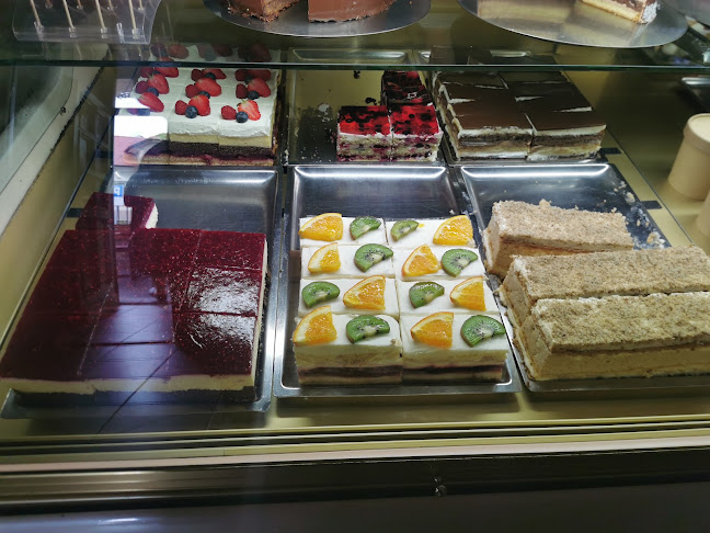 kavarna in slaščičarna polonca - Gastronomija in gostinstvo