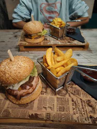 Burger Time Izola - lokal ob obali - Gastronomija in gostinstvo