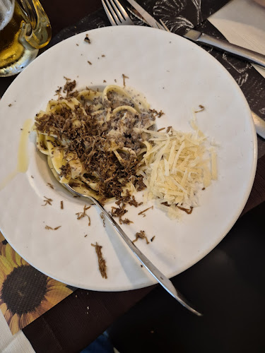 Pri Naju-gostilnica in pizerija - Gastronomija in gostinstvo