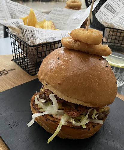 Rina Bistro | Beer, Burgers & Sport - Gastronomija in gostinstvo