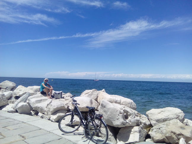 Spužva Beach Bar - Gastronomija in gostinstvo
