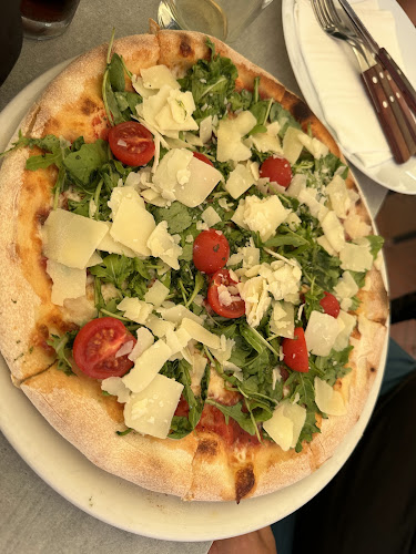 Okrepčevalnica Barka, - Gastronomija in gostinstvo