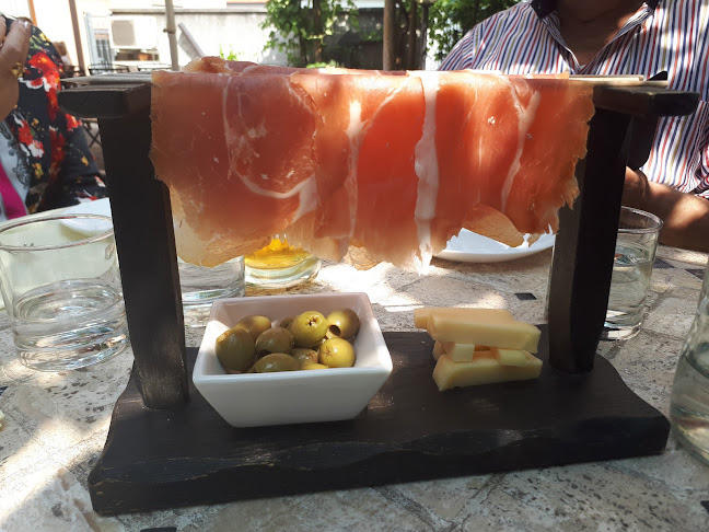 Pri Naju-gostilnica in pizerija - Gastronomija in gostinstvo