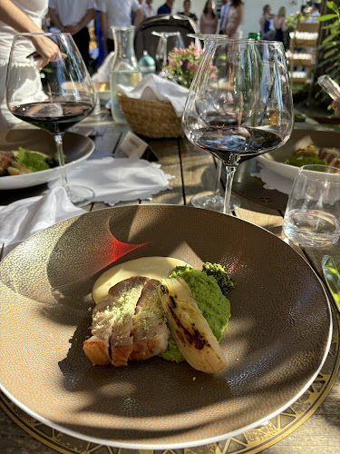 Dvor Jezeršek Brnik - Gastronomija in gostinstvo