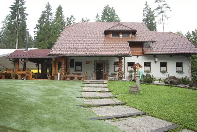 Opinii despre Planinski dom Komenda, Jože Dodig s.p. în Komenda - Gastronomija in gostinstvo