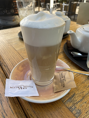 Dvor Tacen Kavarna - Gastronomija in gostinstvo