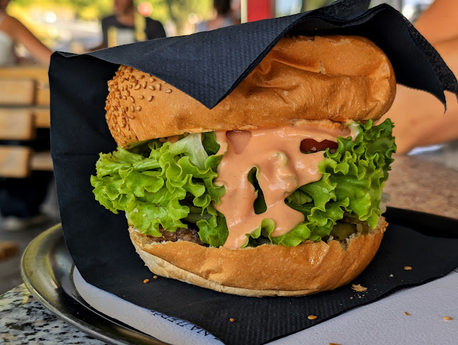 Okrepčevalnica Viki burger - Črni Kal