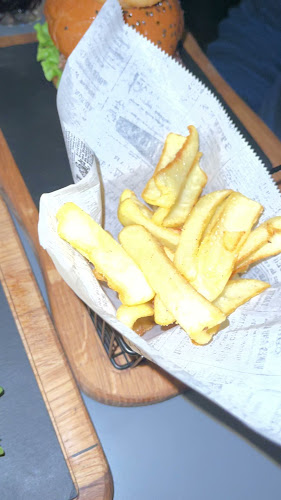 Rina Bistro | Beer, Burgers & Sport