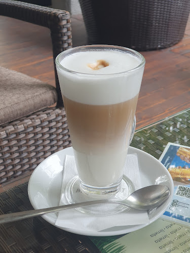 Karaka Bar - Gastronomija in gostinstvo