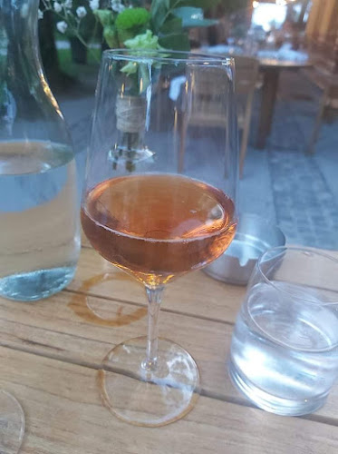 Dvor Jezeršek Brnik - Gastronomija in gostinstvo