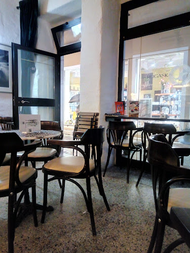 Bar Cameral - Gastronomija in gostinstvo