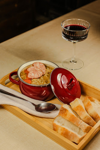 Cankarjev Vrh 1, 1000 Ljubljana