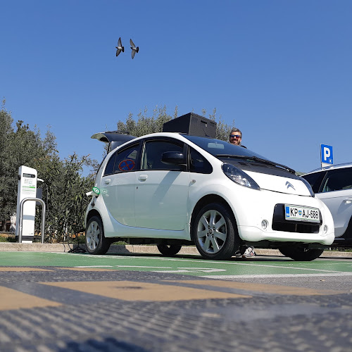 Pristaniška ulica 2, 6000 Koper