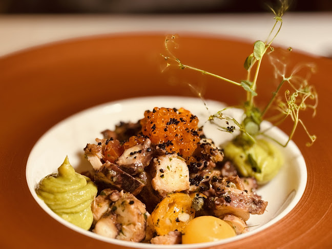 Petkovškovo nabrežje 21, 1000 Ljubljana