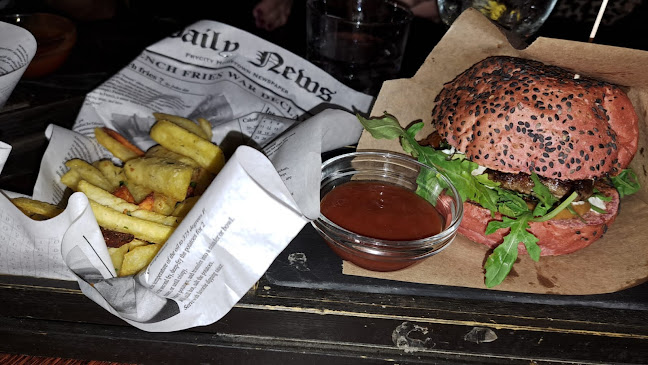 Holidays' Pub - Gastronomija in gostinstvo