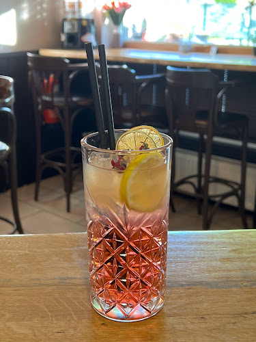 Hugo Bar - Gastronomija in gostinstvo