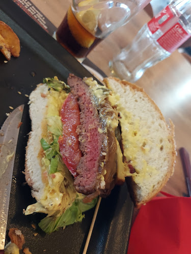 Meating Pub & Restavracija - Gastronomija in gostinstvo