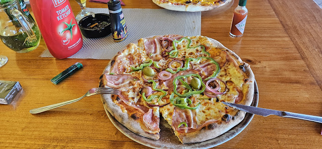 Okrepčevalnica in pizzerija Malibu Kapca - Gastronomija in gostinstvo