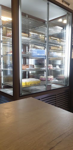 Kavarna in slaščičarna Marelica, Romana Oset s.p. - Gastronomija in gostinstvo