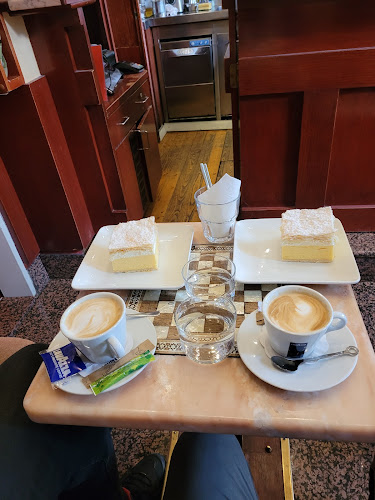 Kavarna Apropo - Gastronomija in gostinstvo