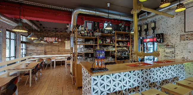 PUNKT, bistro in kavarna