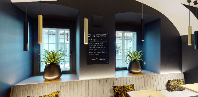 Kavarna Lev Vrhnika - Gastronomija in gostinstvo