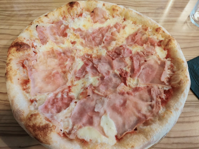 Cesta na Vrhovce 4, 1000 Ljubljana