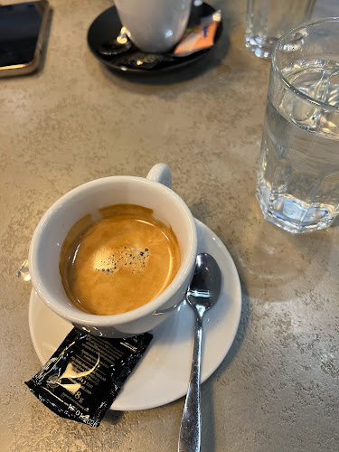 Opinii despre Kavarna Lilija în Leskovec pri Krškem - Gastronomija in gostinstvo