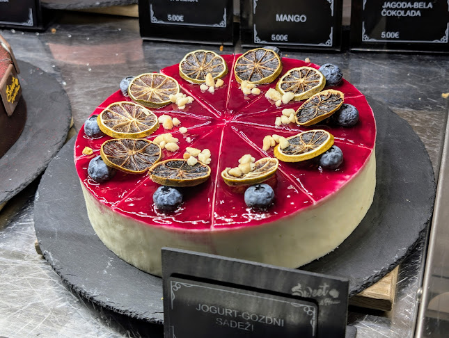 Opinii despre The Old English House, gostinstvo d.o.o. & Sweet English House în Tržič - Gastronomija in gostinstvo