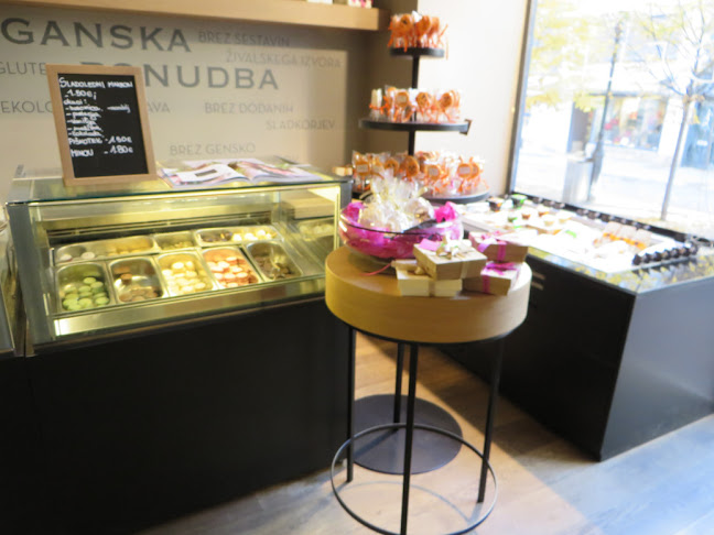 Zvezda Deli - Gastronomija in gostinstvo