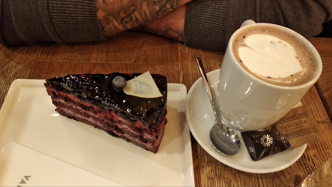 Cesta Komandanta Staneta 4, 1215 Medvode