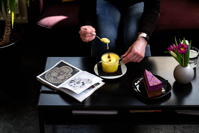 Tavci Kuhna & Ayatana deli - Gastronomija in gostinstvo