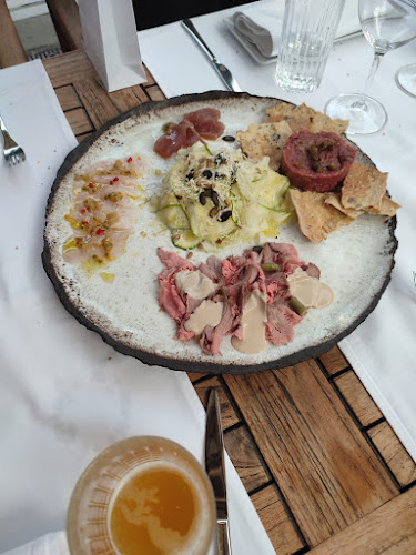 Dvorni trg 1, 1000 Ljubljana