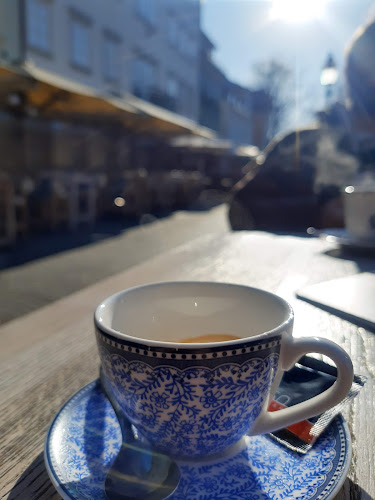 Cankarjevo nabrežje 7, 1000 Ljubljana