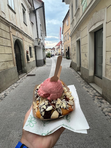 Linhartov trg 12, 4240 Radovljica