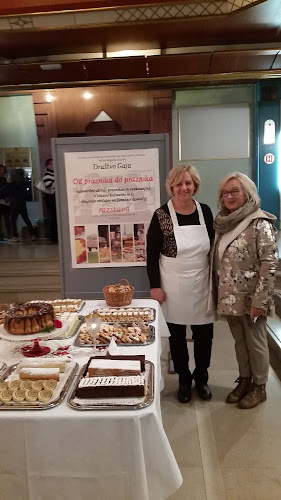 Comentarii opinii despre Mia Mia