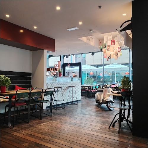 Gosposka ulica 8, 2000 Maribor