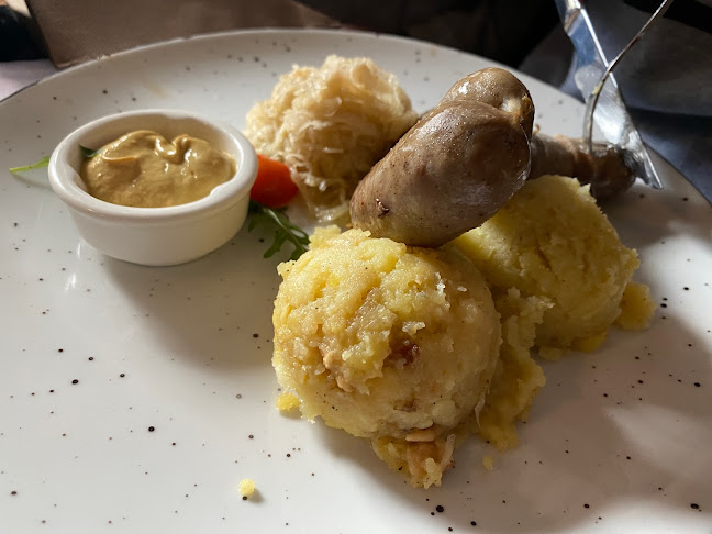 Vodnikov trg 2, 1000 Ljubljana