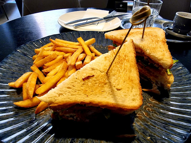 Opinii despre Kavarna Zvezda, Hotel Slon în Ljubljana - Gastronomija in gostinstvo