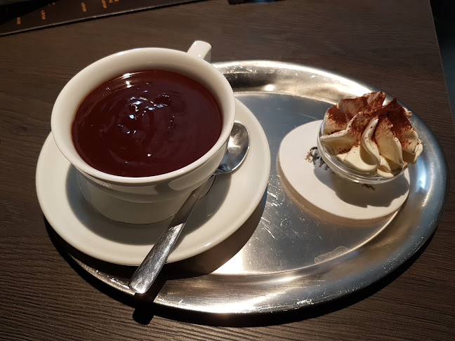 Petkovškovo nabrežje 3, 1000 Ljubljana