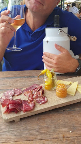 Slovenska Hiša - Gastronomija in gostinstvo