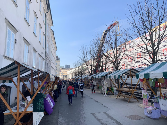 Pogačarjev trg 1, 1000 Ljubljana