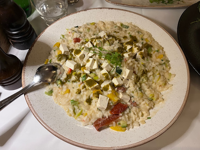 Petkovškovo nabrežje 21, 1000 Ljubljana