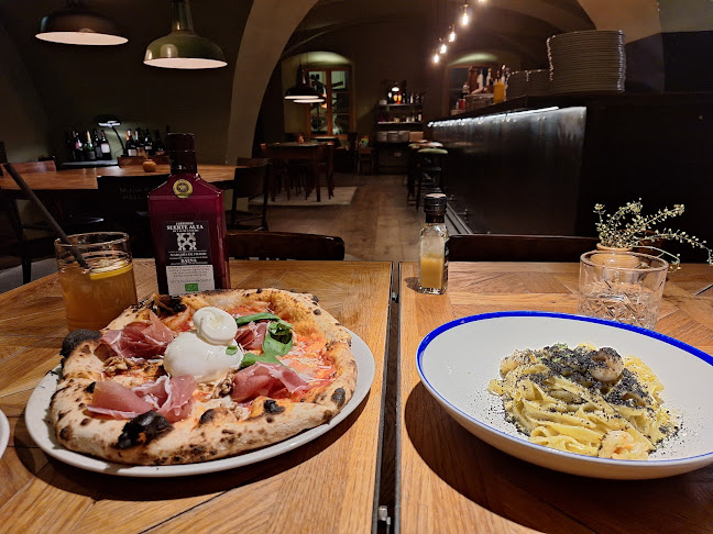 Glavni trg 8, 2000 Maribor