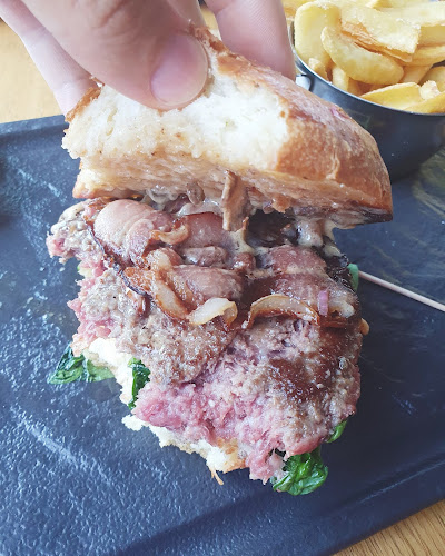 Comentarii opinii despre Burger&Pizza House Easy Beer