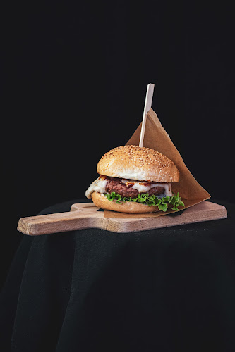 Tavci Kuhna & Ayatana deli - Lesce